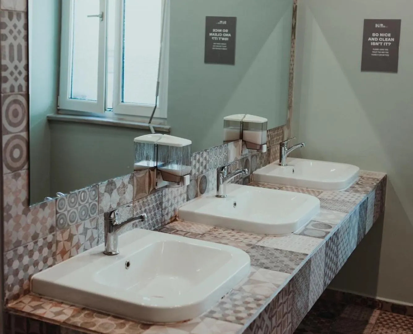 Bed Station Hostel & Bar Σκόδρα 0*,